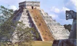 Castillo -
 Chichen Itzá